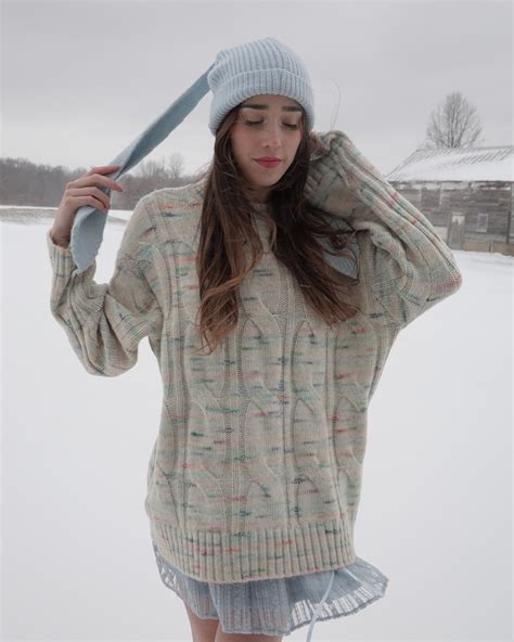 urfavonlinesloot | Just a girl and her watering can 🌸 really missing the summer rn, it’s so ...