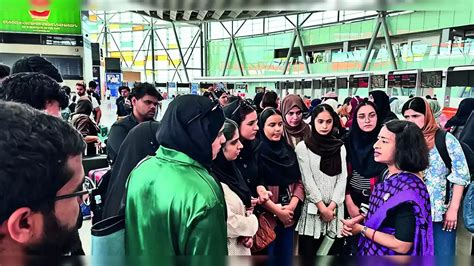 भारतीय छात्रों ने ईरान के भयावह हालात याद करते हुए बोले "पड़ोस में ही ...