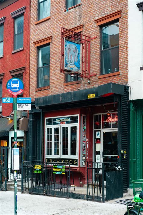 15 BUSTLING Bars in Williamsburg (To Get Your Drink On)