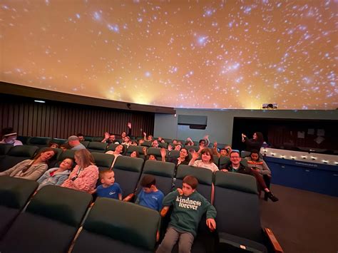 Gan Students visit the De Anza Planetarium - Yavneh Day School