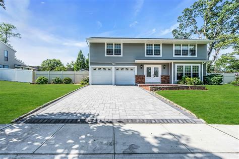 44 Apple Tree Dr, Hauppauge, NY 11788 | MLS #883431 | Compass