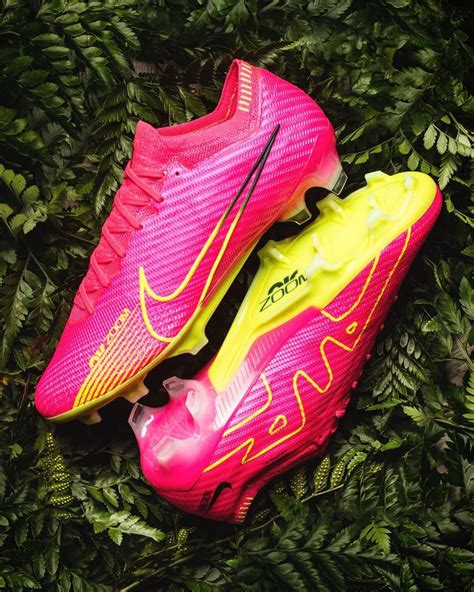 Pink Soccer Cleats, Soccer Boots, Nike Soccer, Pink Football, Football ...