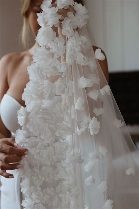Cathedral 3D Flower Wedding Veil | Fairy tale wedding dress, Wedding dresses with flowers, Bride ...
