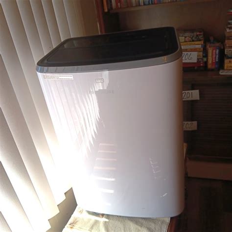 FRIGIDAIRE PORTABLE AIR CONDITIONER W/WINDOW VENT | EstateSales.org