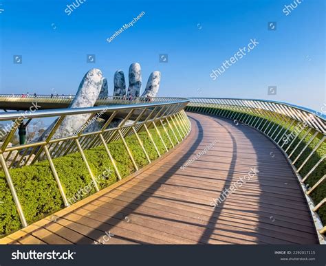 Dragon Bridge: Over 15,569 Royalty-Free Licensable Stock Photos ...