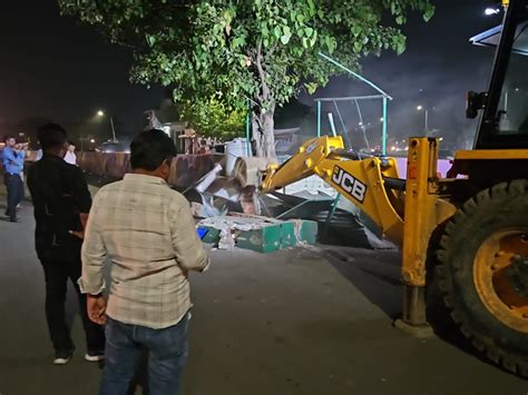 7 religious places including mosque and temple on the road of National ...