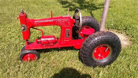 Sewing Machine Tractor 的图像结果