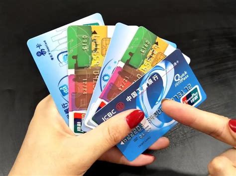用自己的身份证办了一张储蓄卡借给别人用，有什么风险-百度经验