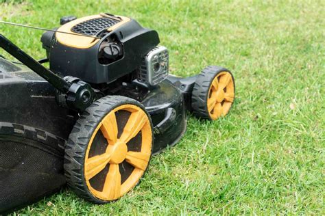 Tagliaerba a scoppio: l?origine del tosaerba   OkayGiardino