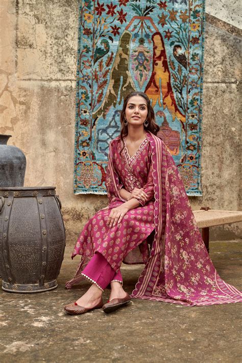 V-NECK KURTA SET – Karaj jaipur