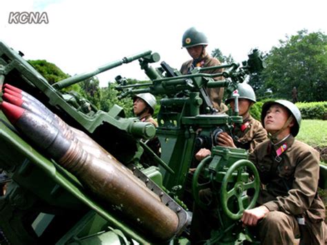 组图：朝鲜士兵进行强化战斗训练-搜狐滚动
