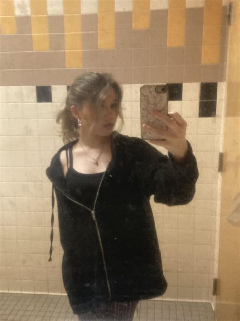 [f15] waiting for a certain someone to get out of school and bored ☹️ ttm for a little :) I like ...