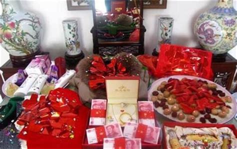 定亲礼物要送什么最新素材