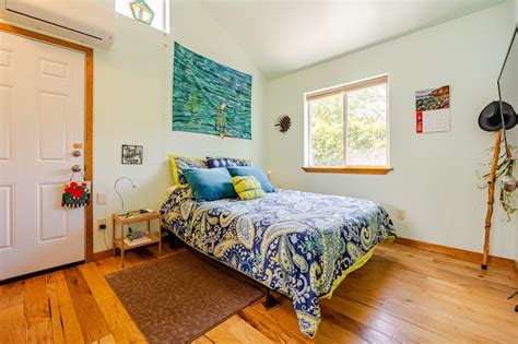 Goldilocks paradise location with babbling brook! - Guesthouses for ...