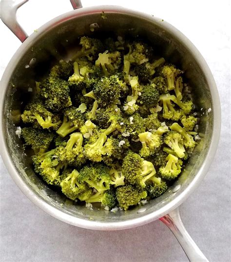 Garlic Butter Broccoli - Eats Delightful