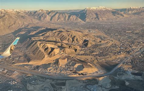 Point of the mountain from the plane. : r/SaltLakeCity
