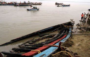 Over 80 Killed As Bridge Packed With Holiday Sightseers Collapses In ...