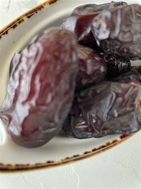 Can You Freeze Dates + Tips to Freeze Medjool Dates - CookinUpLife