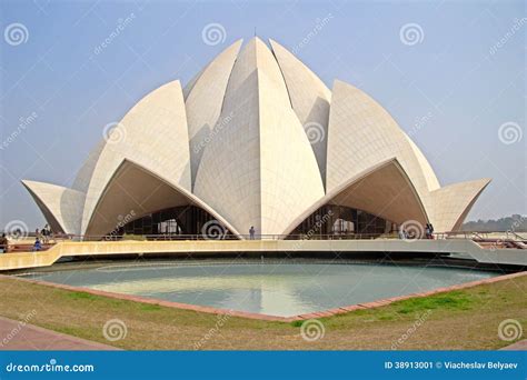 Bahai Lotus Temple in Delhi Editorial Photo - Image of visitors ...