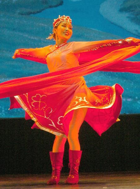 图文：[文化娱乐]（2）首届中国蒙古舞蹈大赛在呼市举行_新闻中心_新浪网