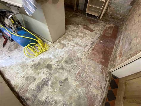 Removing Screed and Adhesive from Kitchen Quarry Tiles in Godmanchester ...