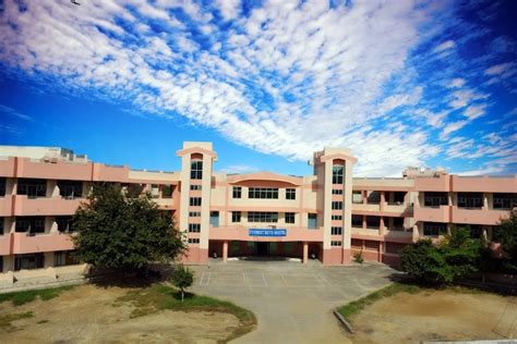 Maharshi Dayanand University Rohtak Campus: Photos, Virtual Tour