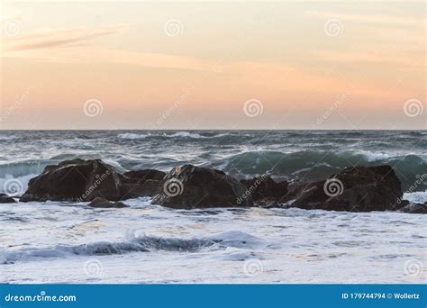 Nesika Beach oregon foto de stock. Imagem de praia, tarde - 179744794