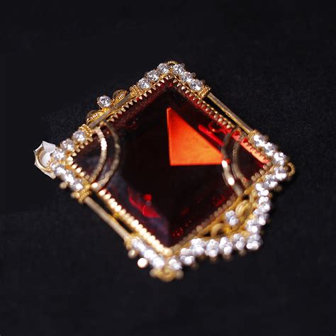 Royal Ember Square Pendant – National Gold & Diamonds