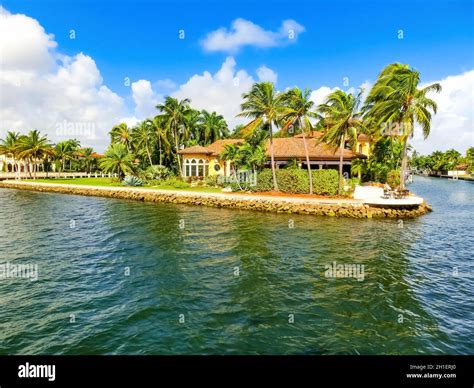 Luxury mansion in exclusive part of Fort Lauderdale known as small Venice Stock Photo - Alamy