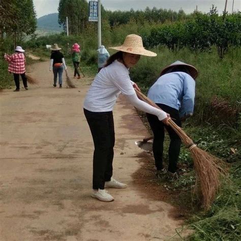 【我为群众办实事】运江镇思劳人大代表联络站开展道路除草清洁志愿服务活动_杂草