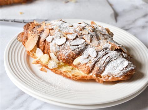 Almond Croissant Nutrition Facts - Eat This Much