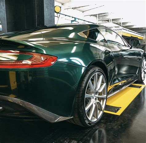 Cool Gloss Dark Green Car Wrap | Gloss Metallic Dark Green Vinyl Wraps