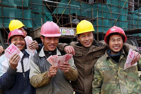 建筑工地招工日薪500元却招不到年轻人，是他们不爱挣钱了吗-搜狐大视野-搜狐新闻