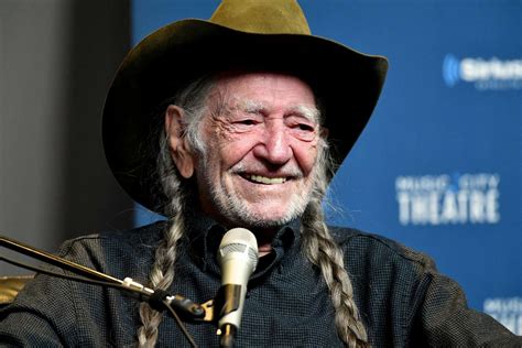 Willie Nelson Alive and Well in Comical ‘Still Not Dead’ Video - mai
