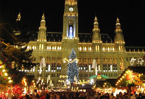 Südtiroler Weihnachtsbaum ziert Wiener Rathausplatz - UnserTirol24