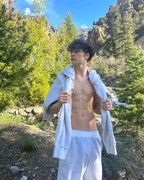 Luca Schaefer Charlton Nudes