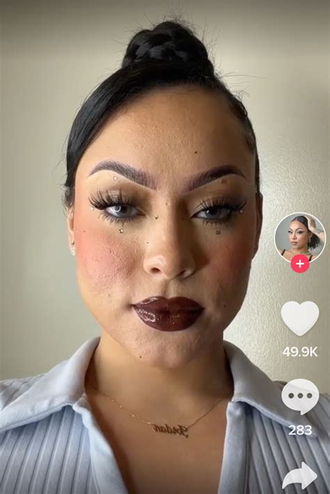 Women showing skin texture in this latest beauty trend heralds ...