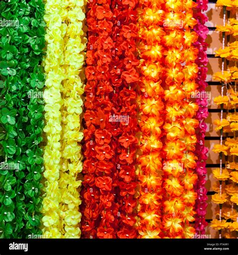 Plastic flower garlands hi-res stock photography and images - Alamy