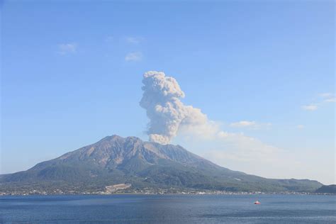 Japan Volcano 的图像结果