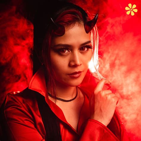 145+ Inspiring Selfie Captions For Instagram And Quotes To Shine Bright ...