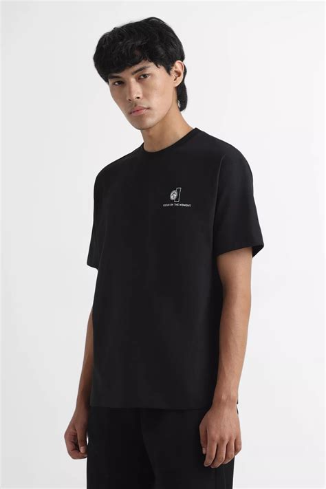 Bold Back Graphic Print Regular Fit Tee – Yuvakaa