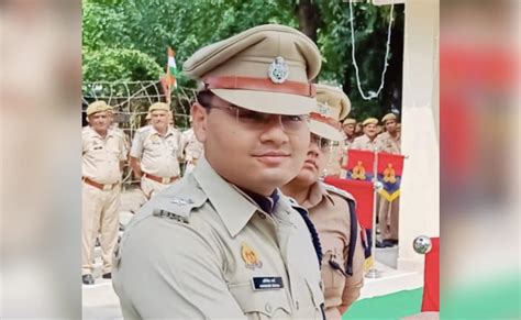 "साहेब 1 लाख मांग रहे..." : ड्राइवर के लिए सादे कपड़े में पहुंचे SP ...