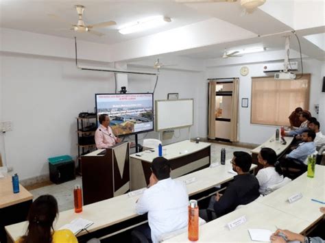 Shri Kumar Keshav addresses aspiring traffic controllers trainees at ...