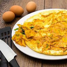 frittata con fiori di zucchina frittata di albumi con fiori di zucchina ricetta facile frittata con fiori di zucchina frittata di albumi con fiori di zucchina ricetta facile