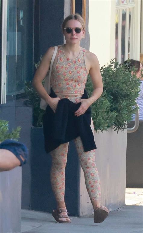 Kristen Bell in a Floral Workout Ensemble Leaves a Pilates Studio with ...
