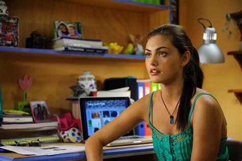 Luke Mitchell And Phoebe Tonkin