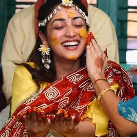 Yami Gautam inspired Shells 🐚 Floral Jewellery set for Haldi Ceremony ...