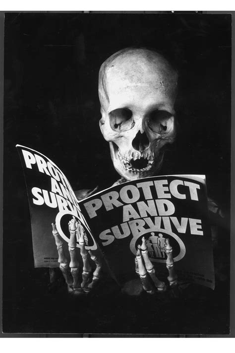 Peter Kennard. Unofficial War Artist | Meer