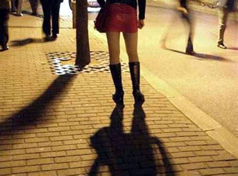 एस्कॉर्ट सर्विस का नंबर गूगल पर ढूंढा, Whatsapp पर बात, लुटा युवक ...