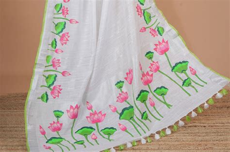 The Weaver’s Palette: Exploring the Hand-Painted Sarees – Loomera